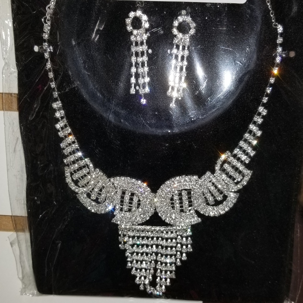 Necklaces and matching earrings set